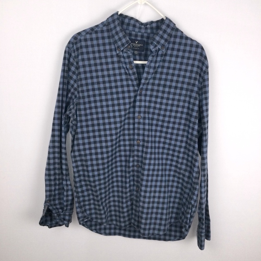 American Eagle Men's Button Down Shirt size M